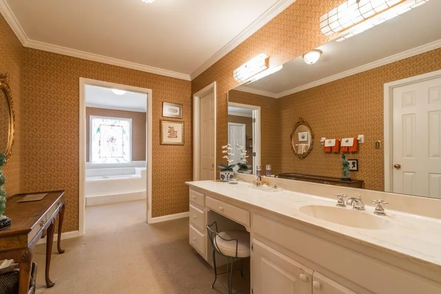 20 Glen Oaks Drive, Atlanta, Georgia 30327, 5 Bedrooms Bedrooms, ,4 BathroomsBathrooms,Residential,Sold,20 Glen Oaks Drive,5771665