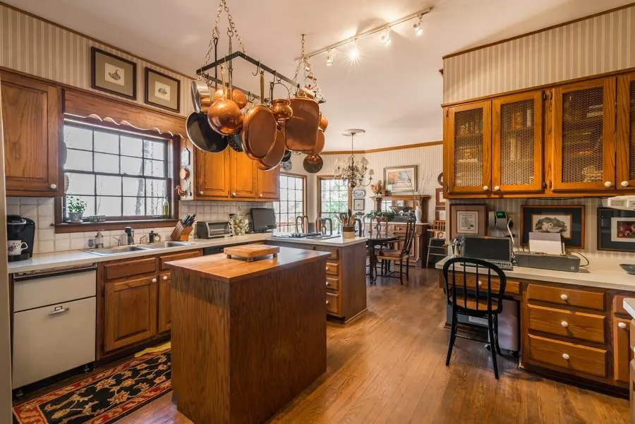 20 Glen Oaks Drive, Atlanta, Georgia 30327, 5 Bedrooms Bedrooms, ,4 BathroomsBathrooms,Residential,Sold,20 Glen Oaks Drive,5771665