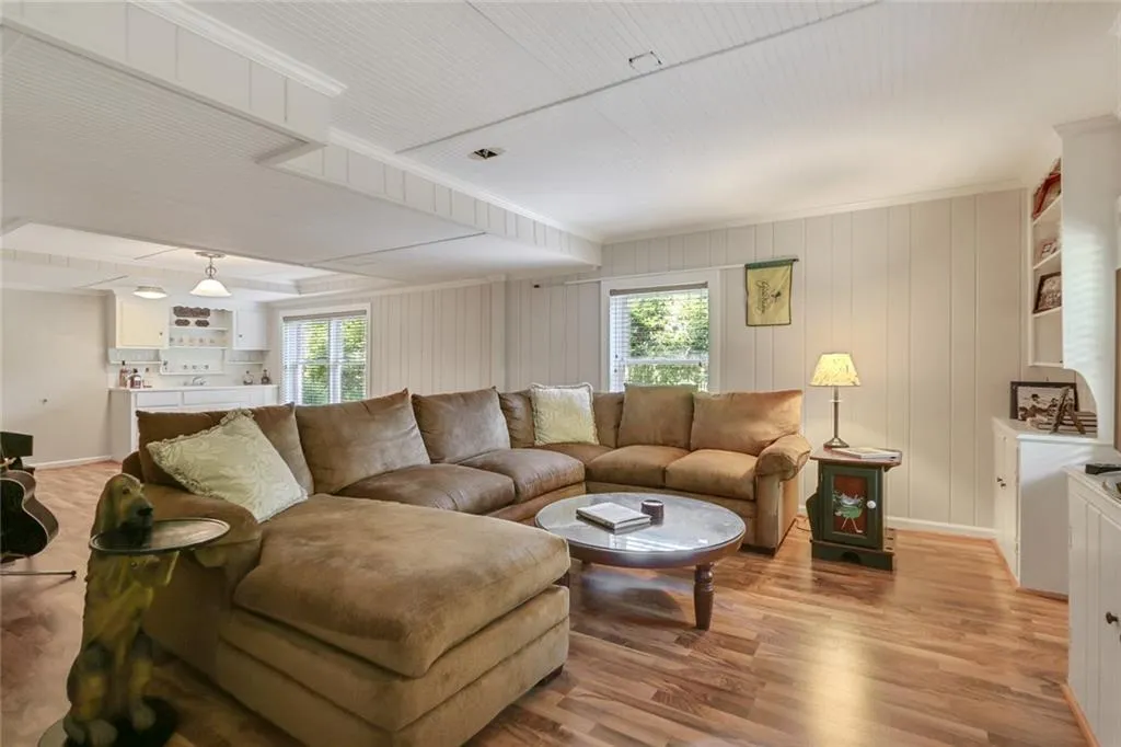 700 Starlight Lane, Atlanta, Georgia 30342, 3 Bedrooms Bedrooms, ,2 BathroomsBathrooms,Residential,Sold,700 Starlight Lane,6880158