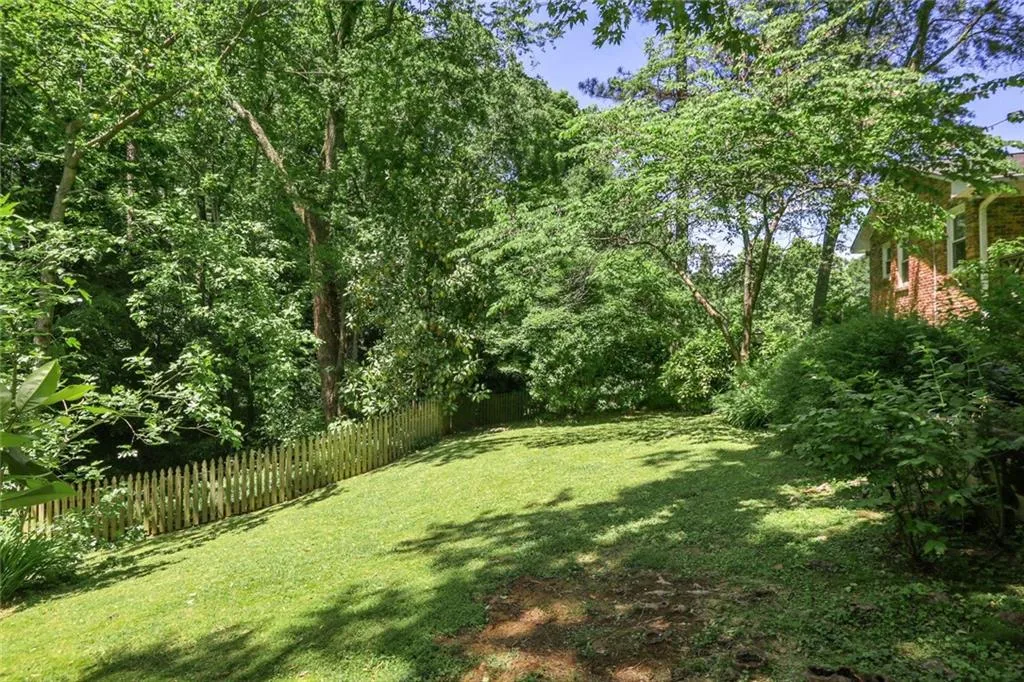 700 Starlight Lane, Atlanta, Georgia 30342, 3 Bedrooms Bedrooms, ,2 BathroomsBathrooms,Residential,Sold,700 Starlight Lane,6880158
