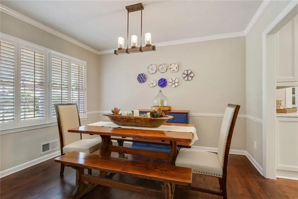 700 Starlight Lane, Atlanta, Georgia 30342, 3 Bedrooms Bedrooms, ,2 BathroomsBathrooms,Residential,Sold,700 Starlight Lane,6880158