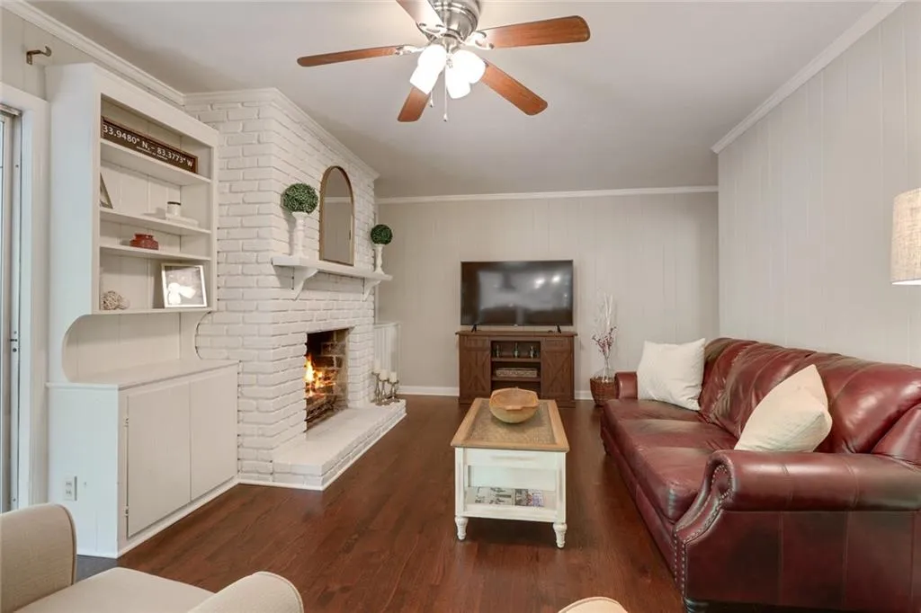 700 Starlight Lane, Atlanta, Georgia 30342, 3 Bedrooms Bedrooms, ,2 BathroomsBathrooms,Residential,Sold,700 Starlight Lane,6880158
