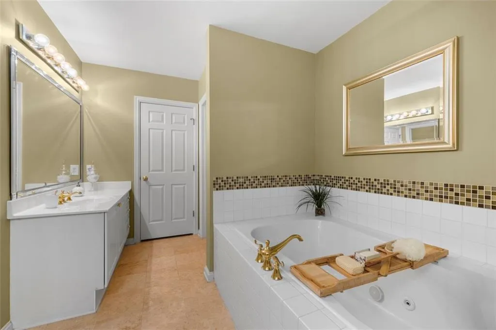 1735 Peachtree Street Ne Unit 316, Atlanta, Georgia 30309, 2 Bedrooms Bedrooms, ,2 BathroomsBathrooms,Residential,For Sale,1735 Peachtree Street Ne Unit 316,7590022