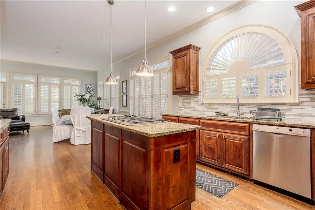 7938 Stratford Lane, Sandy Springs, Georgia 30350, 5 Bedrooms Bedrooms, ,5 BathroomsBathrooms,Residential,Sold,7938 Stratford Lane,7033914