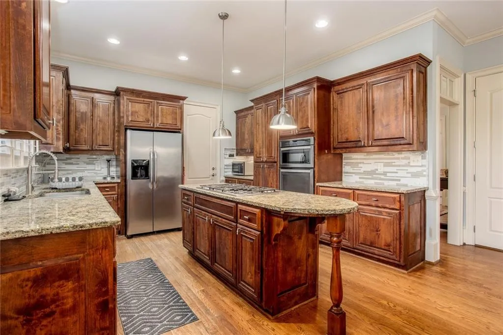 7938 Stratford Lane, Sandy Springs, Georgia 30350, 5 Bedrooms Bedrooms, ,5 BathroomsBathrooms,Residential,Sold,7938 Stratford Lane,7033914