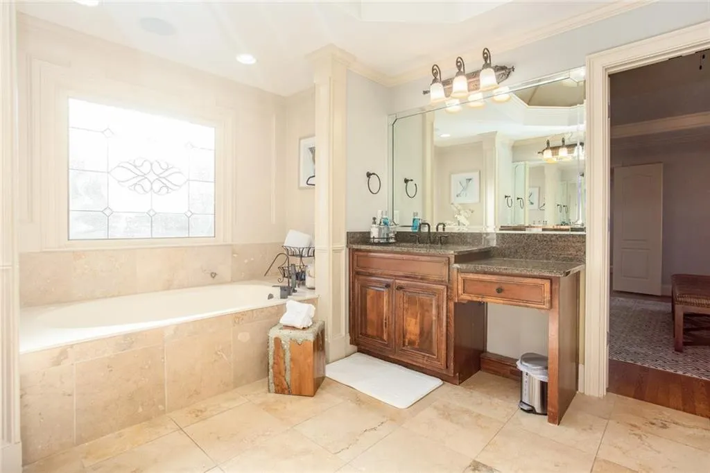 7938 Stratford Lane, Sandy Springs, Georgia 30350, 5 Bedrooms Bedrooms, ,5 BathroomsBathrooms,Residential,Sold,7938 Stratford Lane,7033914