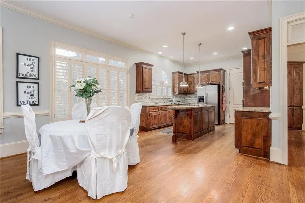 7938 Stratford Lane, Sandy Springs, Georgia 30350, 5 Bedrooms Bedrooms, ,5 BathroomsBathrooms,Residential,Sold,7938 Stratford Lane,7033914