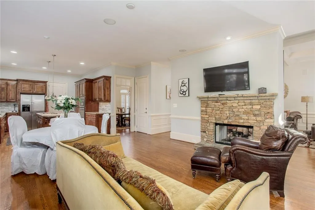 7938 Stratford Lane, Sandy Springs, Georgia 30350, 5 Bedrooms Bedrooms, ,5 BathroomsBathrooms,Residential,Sold,7938 Stratford Lane,7033914