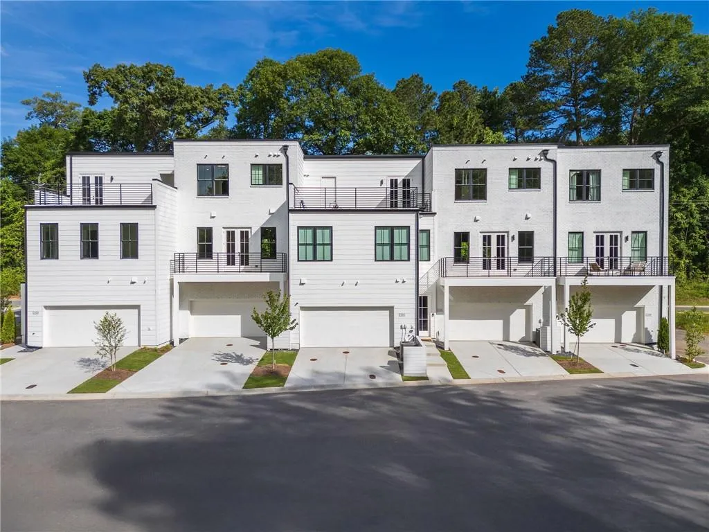 2202 Carlton Court Unit 7, Atlanta, Georgia 30318, 3 Bedrooms Bedrooms, ,3 BathroomsBathrooms,Residential,For Sale,2202 Carlton Court Unit 7,7576313