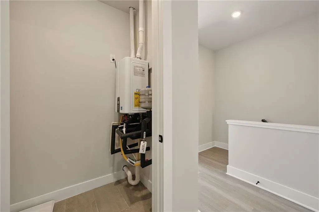 2202 Carlton Court Unit 7, Atlanta, Georgia 30318, 3 Bedrooms Bedrooms, ,3 BathroomsBathrooms,Residential,For Sale,2202 Carlton Court Unit 7,7576313