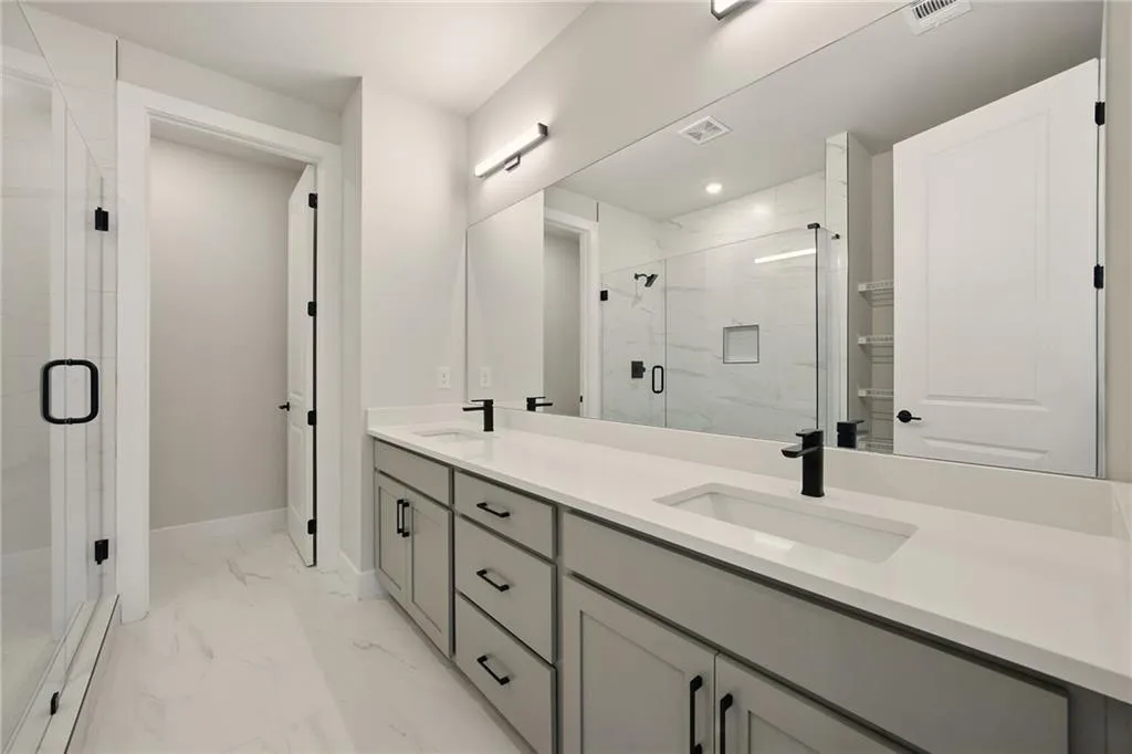 2202 Carlton Court Unit 7, Atlanta, Georgia 30318, 3 Bedrooms Bedrooms, ,3 BathroomsBathrooms,Residential,For Sale,2202 Carlton Court Unit 7,7576313