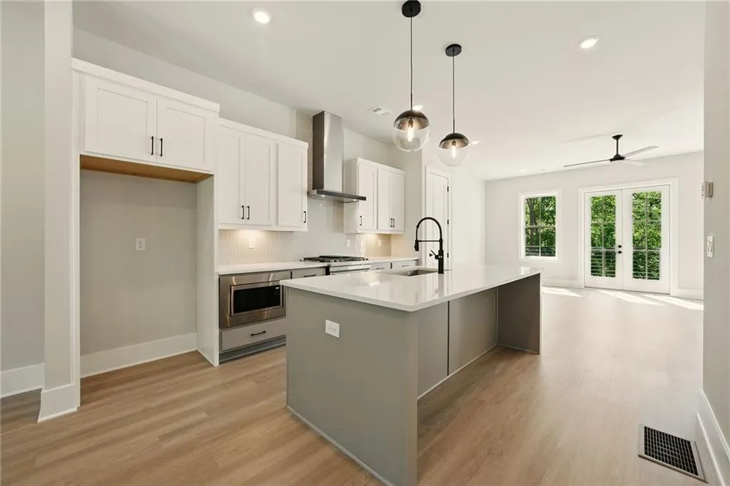 2202 Carlton Court Unit 7, Atlanta, Georgia 30318, 3 Bedrooms Bedrooms, ,3 BathroomsBathrooms,Residential,For Sale,2202 Carlton Court Unit 7,7576313