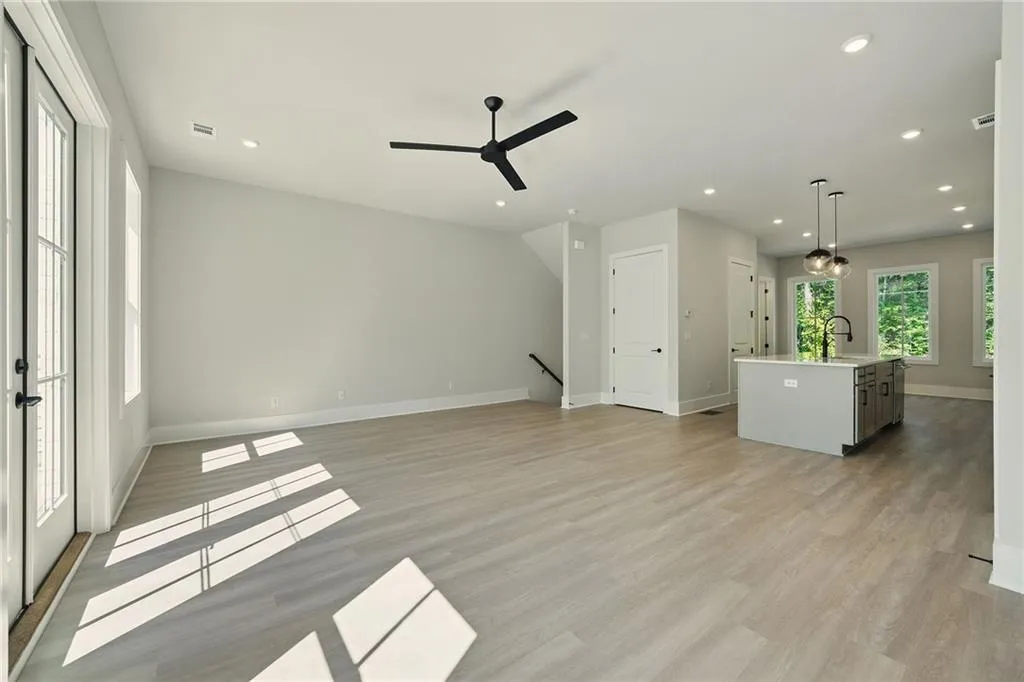 2202 Carlton Court Unit 7, Atlanta, Georgia 30318, 3 Bedrooms Bedrooms, ,3 BathroomsBathrooms,Residential,For Sale,2202 Carlton Court Unit 7,7576313