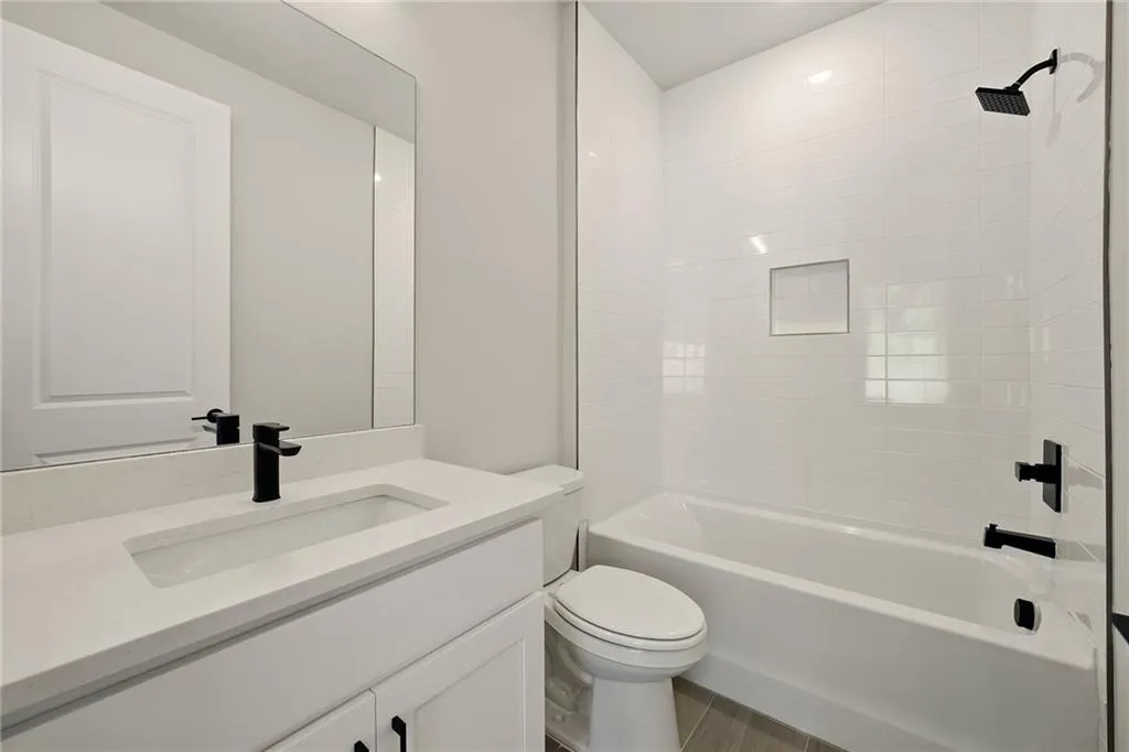 2202 Carlton Court Unit 7, Atlanta, Georgia 30318, 3 Bedrooms Bedrooms, ,3 BathroomsBathrooms,Residential,For Sale,2202 Carlton Court Unit 7,7576313