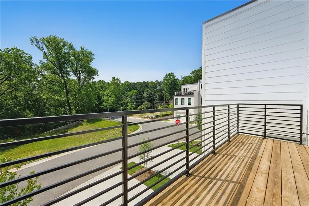 private balcony off main level