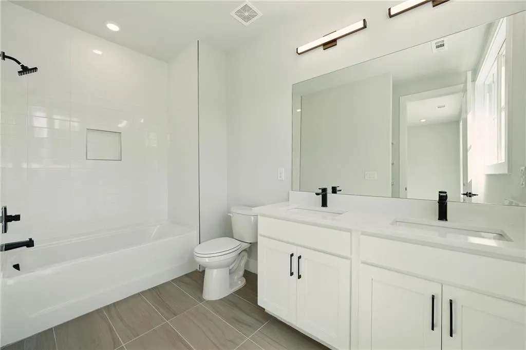 2202 Carlton Court Unit 7, Atlanta, Georgia 30318, 3 Bedrooms Bedrooms, ,3 BathroomsBathrooms,Residential,For Sale,2202 Carlton Court Unit 7,7576313