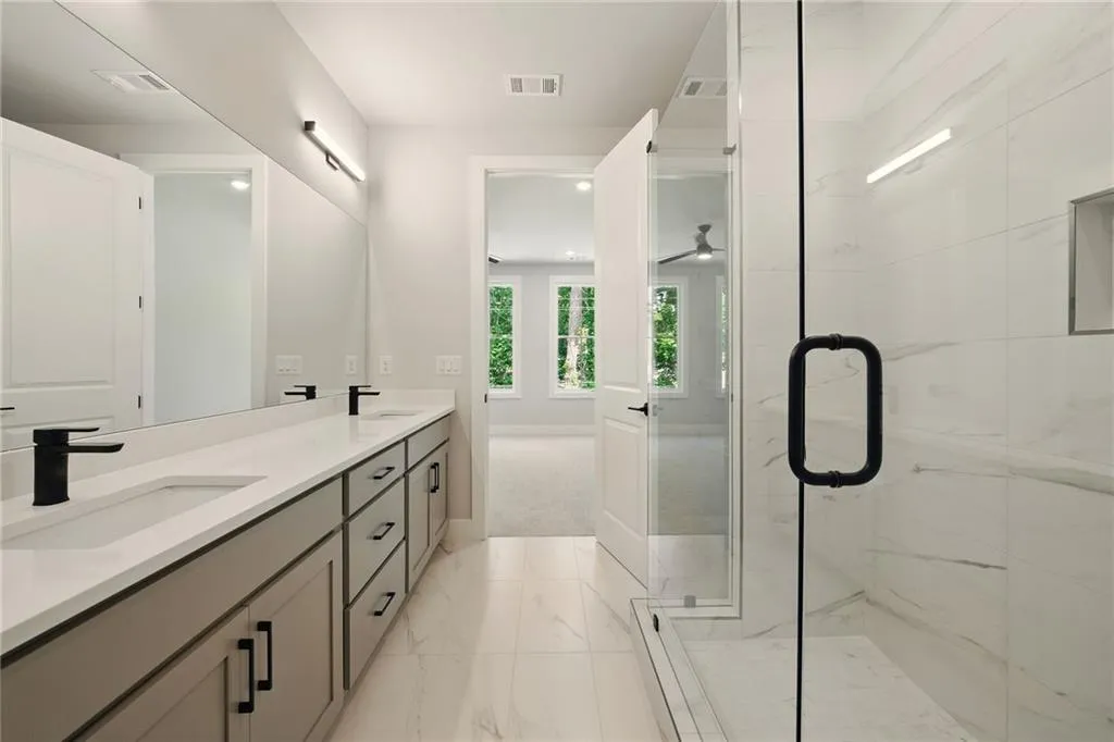 guest suite/office bath