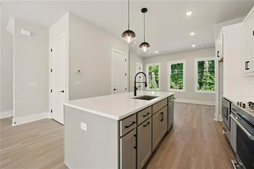2202 Carlton Court Unit 7, Atlanta, Georgia 30318, 3 Bedrooms Bedrooms, ,3 BathroomsBathrooms,Residential,For Sale,2202 Carlton Court Unit 7,7576313