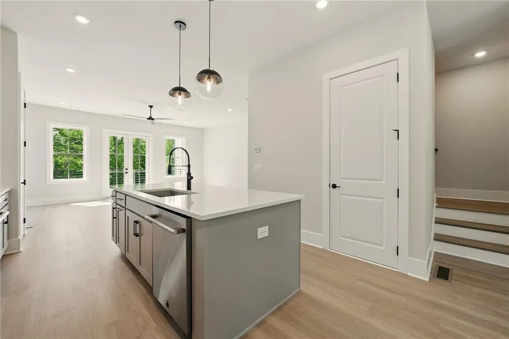 2202 Carlton Court Unit 7, Atlanta, Georgia 30318, 3 Bedrooms Bedrooms, ,3 BathroomsBathrooms,Residential,For Sale,2202 Carlton Court Unit 7,7576313