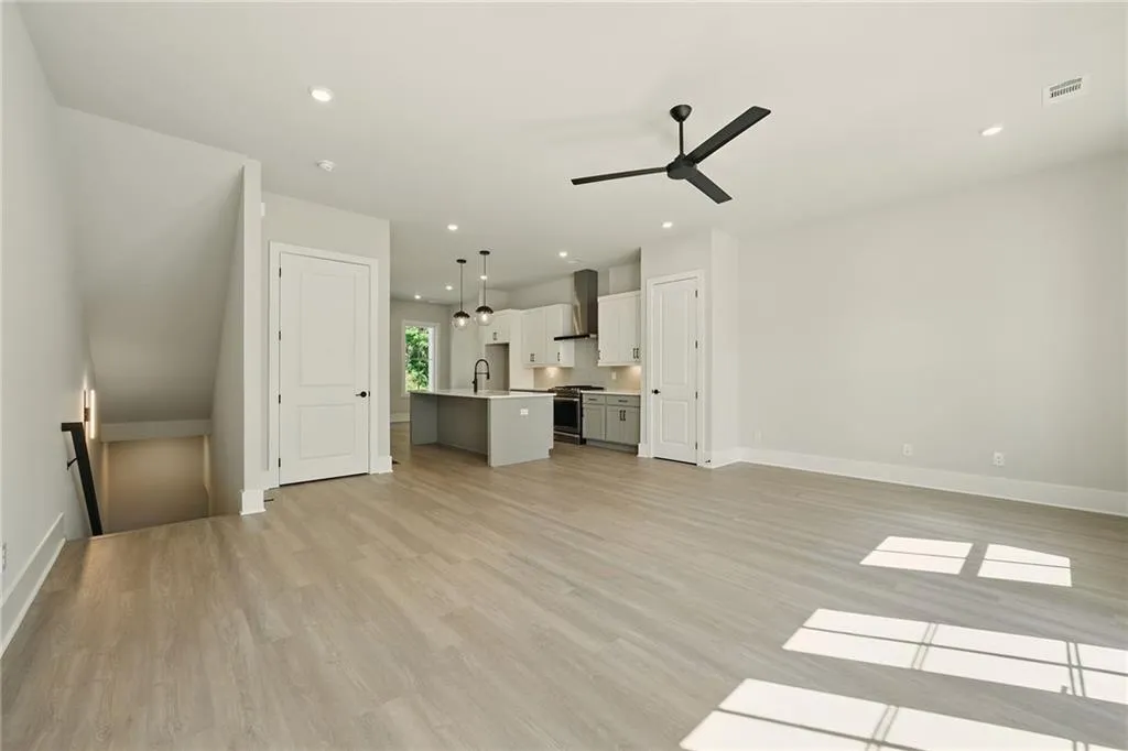 2202 Carlton Court Unit 7, Atlanta, Georgia 30318, 3 Bedrooms Bedrooms, ,3 BathroomsBathrooms,Residential,For Sale,2202 Carlton Court Unit 7,7576313