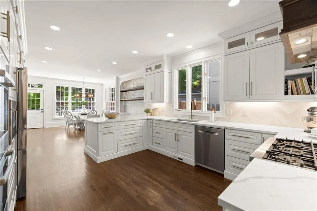 5120 Falcon Chase Lane, Atlanta, Georgia 30342, 3 Bedrooms Bedrooms, ,3 BathroomsBathrooms,Residential,Sold,5120 Falcon Chase Lane,7585071