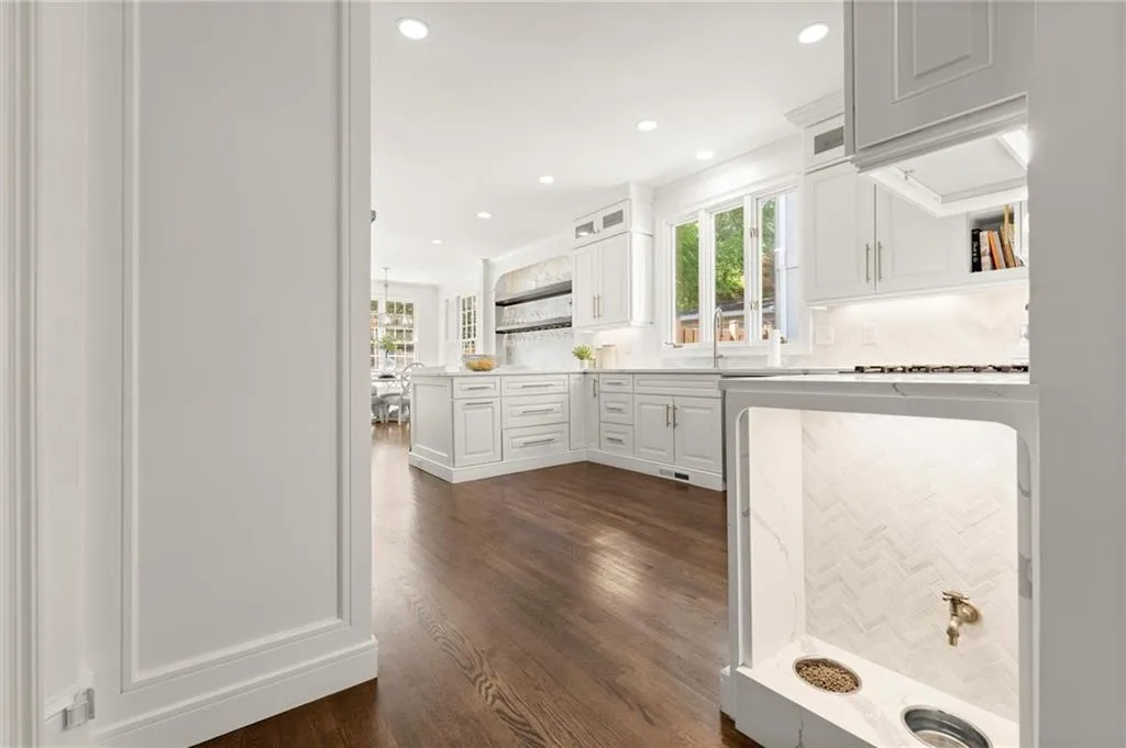 5120 Falcon Chase Lane, Atlanta, Georgia 30342, 3 Bedrooms Bedrooms, ,3 BathroomsBathrooms,Residential,Sold,5120 Falcon Chase Lane,7585071