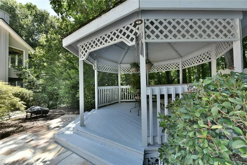 9255 Huntcliff Trace, Sandy Springs, Georgia 30350, 5 Bedrooms Bedrooms, ,5 BathroomsBathrooms,Residential,Sold,9255 Huntcliff Trace,5886076