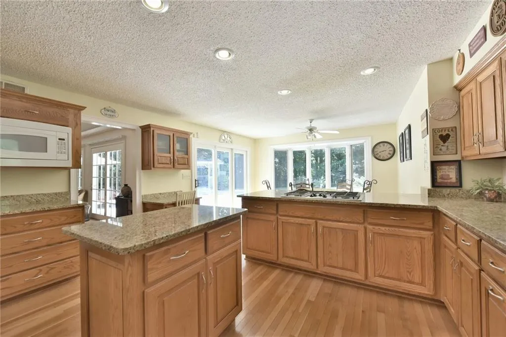 9255 Huntcliff Trace, Sandy Springs, Georgia 30350, 5 Bedrooms Bedrooms, ,5 BathroomsBathrooms,Residential,Sold,9255 Huntcliff Trace,5886076