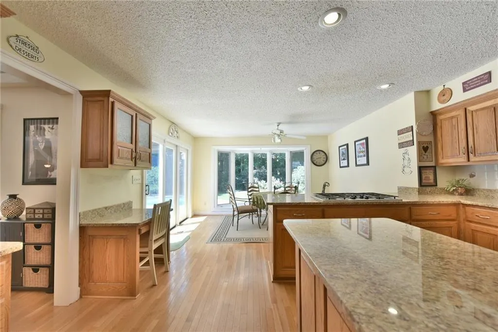 9255 Huntcliff Trace, Sandy Springs, Georgia 30350, 5 Bedrooms Bedrooms, ,5 BathroomsBathrooms,Residential,Sold,9255 Huntcliff Trace,5886076