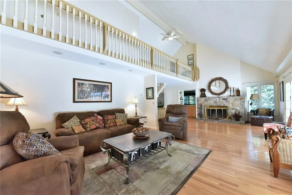 9255 Huntcliff Trace, Sandy Springs, Georgia 30350, 5 Bedrooms Bedrooms, ,5 BathroomsBathrooms,Residential,Sold,9255 Huntcliff Trace,5886076