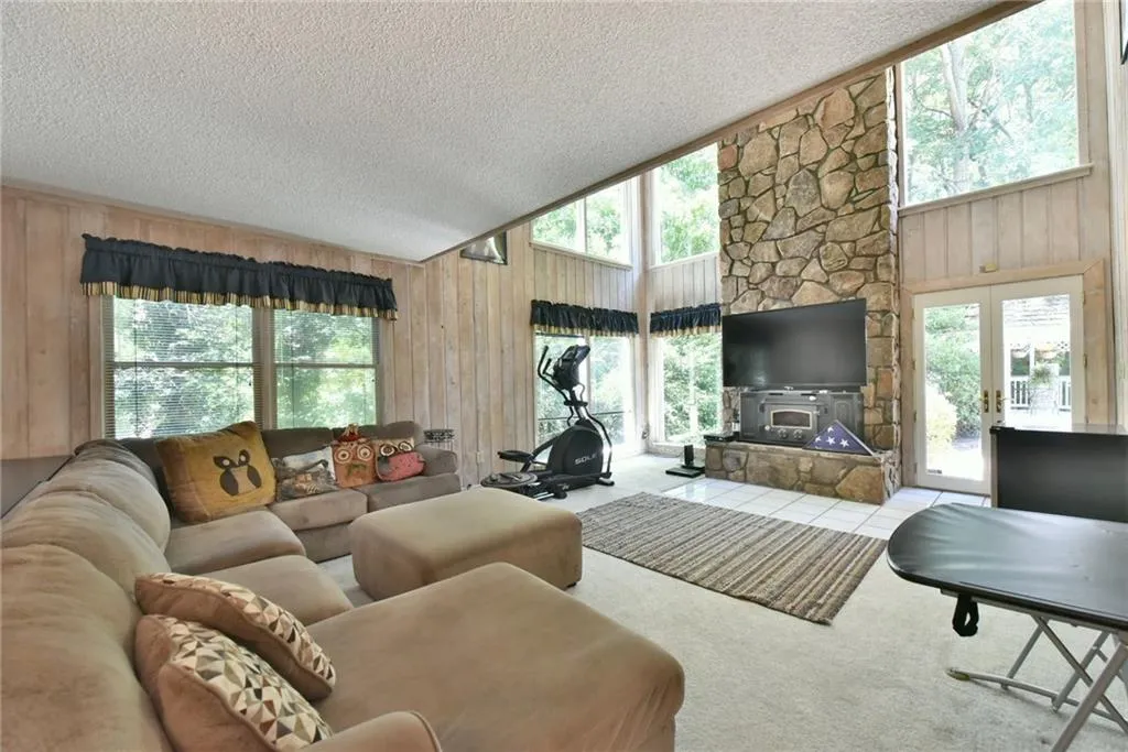 9255 Huntcliff Trace, Sandy Springs, Georgia 30350, 5 Bedrooms Bedrooms, ,5 BathroomsBathrooms,Residential,Sold,9255 Huntcliff Trace,5886076