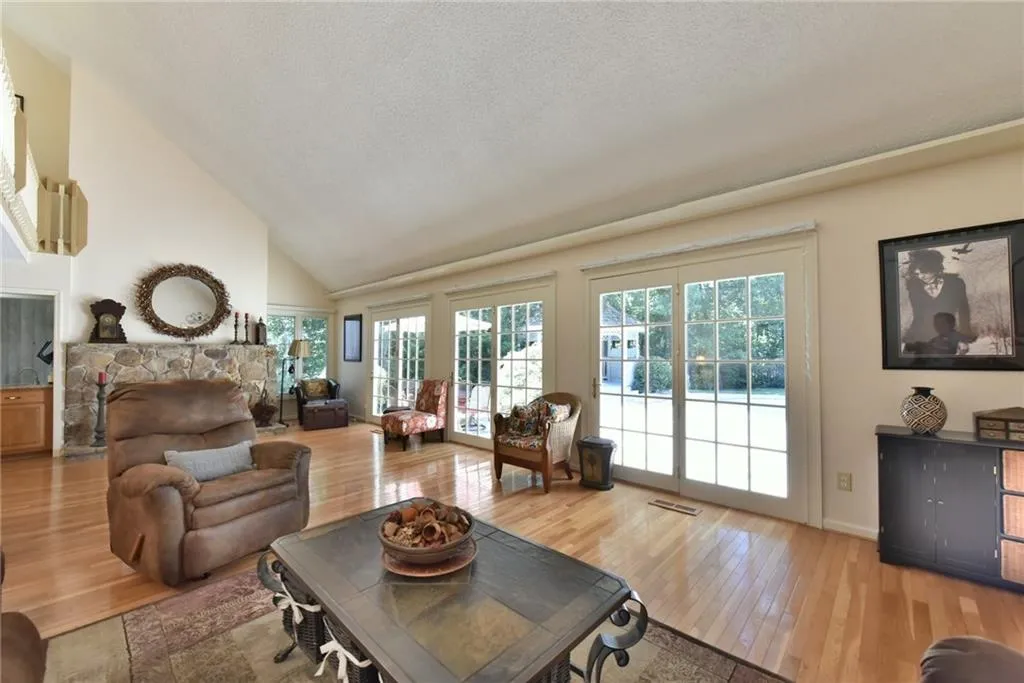 9255 Huntcliff Trace, Sandy Springs, Georgia 30350, 5 Bedrooms Bedrooms, ,5 BathroomsBathrooms,Residential,Sold,9255 Huntcliff Trace,5886076