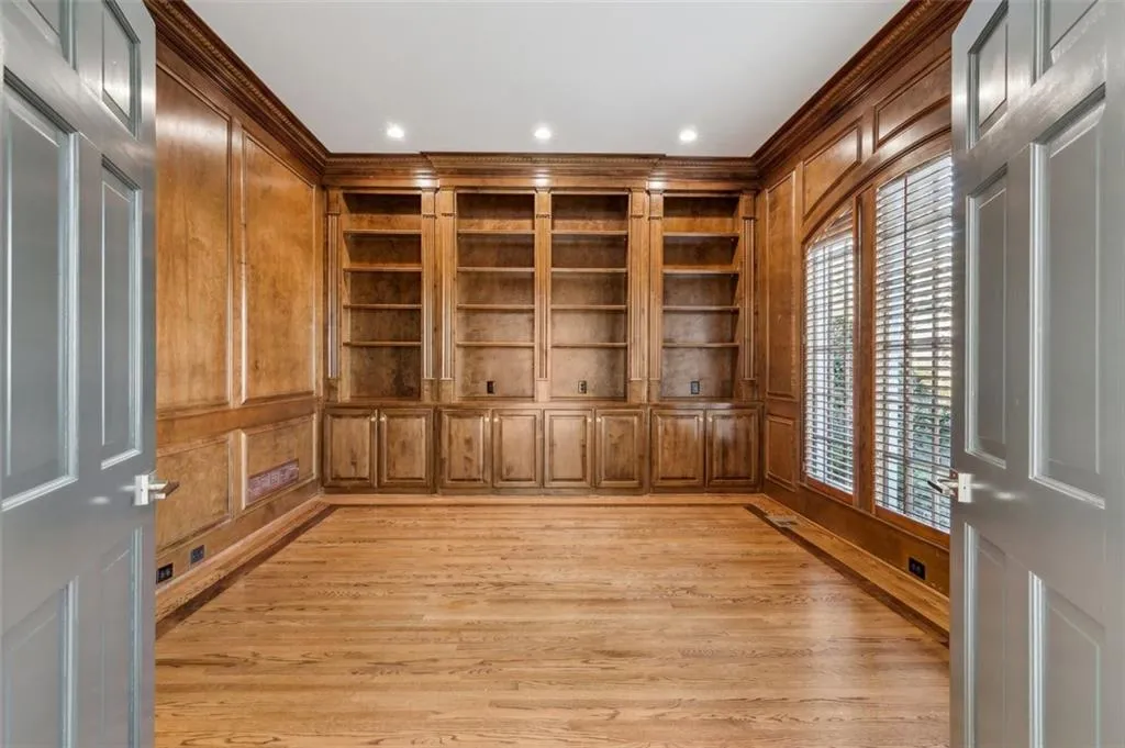 115 N Devereux Court Nw, Atlanta, Georgia 30327, 5 Bedrooms Bedrooms, ,4 BathroomsBathrooms,Residential,Sold,115 N Devereux Court Nw,7506425