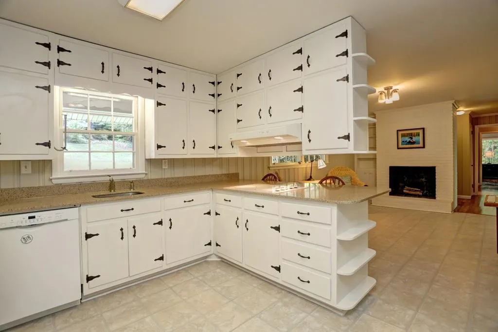 6520 Scott Valley Road, Atlanta, Georgia 30328, 3 Bedrooms Bedrooms, ,2 BathroomsBathrooms,Residential,Sold,6520 Scott Valley Road,5683712