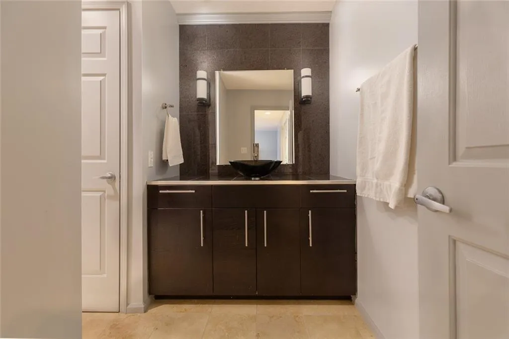 712 Garden Court, Sandy Springs, Georgia 30328, 2 Bedrooms Bedrooms, ,2 BathroomsBathrooms,Residential,Sold,712 Garden Court,6853310