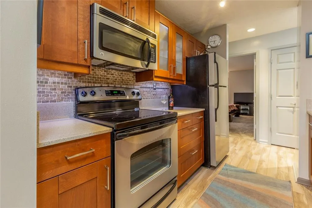 712 Garden Court, Sandy Springs, Georgia 30328, 2 Bedrooms Bedrooms, ,2 BathroomsBathrooms,Residential,Sold,712 Garden Court,6853310