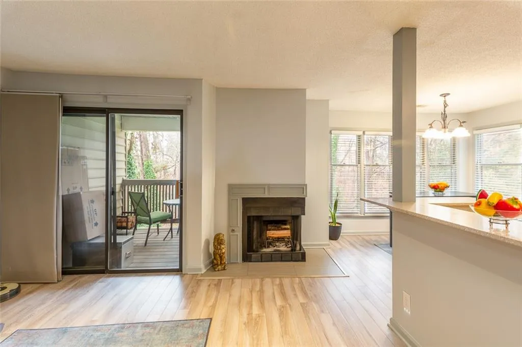 712 Garden Court, Sandy Springs, Georgia 30328, 2 Bedrooms Bedrooms, ,2 BathroomsBathrooms,Residential,Sold,712 Garden Court,6853310