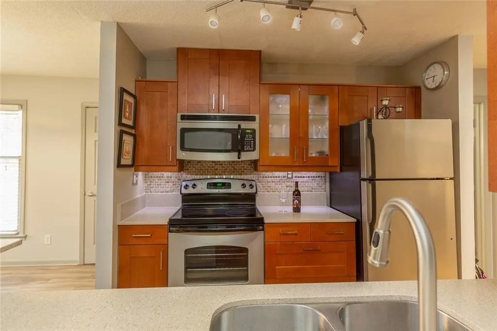 712 Garden Court, Sandy Springs, Georgia 30328, 2 Bedrooms Bedrooms, ,2 BathroomsBathrooms,Residential,Sold,712 Garden Court,6853310