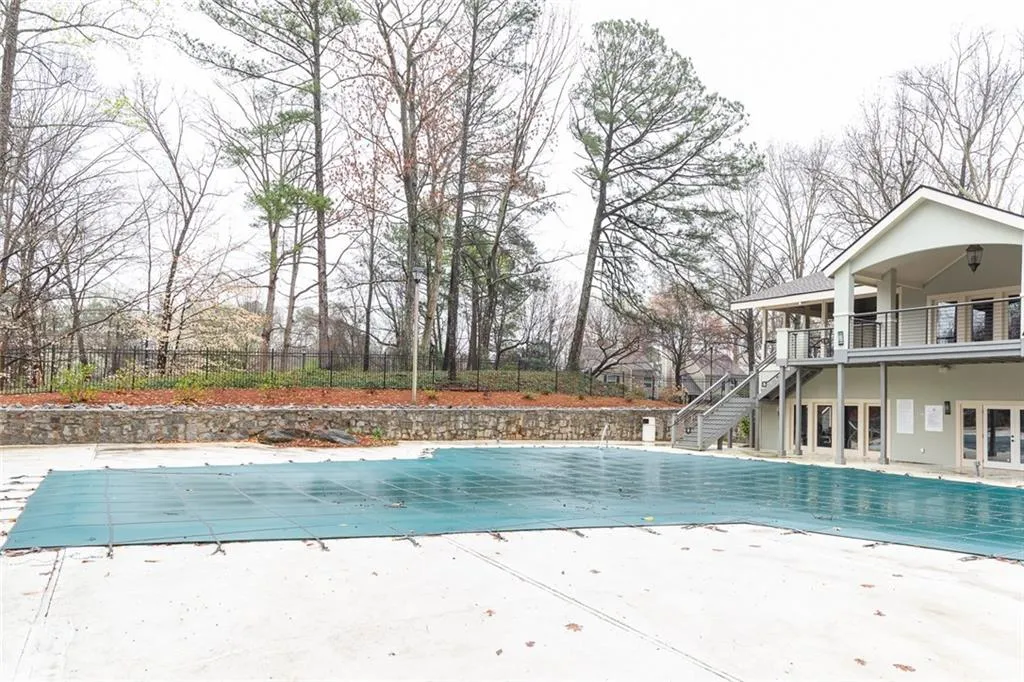 712 Garden Court, Sandy Springs, Georgia 30328, 2 Bedrooms Bedrooms, ,2 BathroomsBathrooms,Residential,Sold,712 Garden Court,6853310