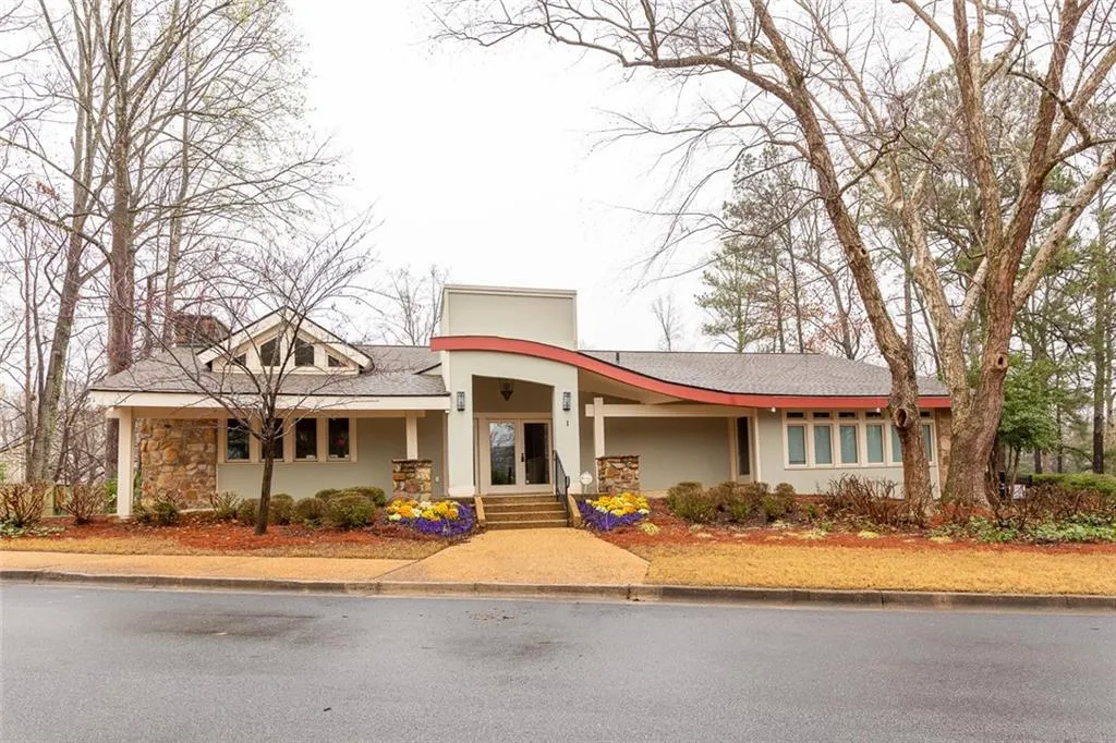 712 Garden Court, Sandy Springs, Georgia 30328, 2 Bedrooms Bedrooms, ,2 BathroomsBathrooms,Residential,Sold,712 Garden Court,6853310