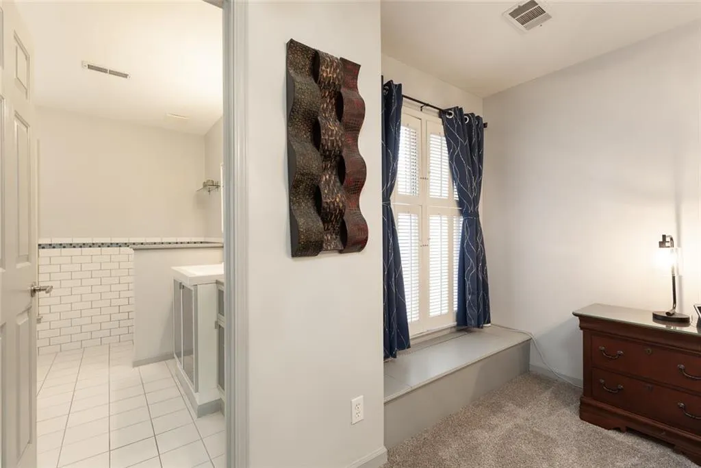 712 Garden Court, Sandy Springs, Georgia 30328, 2 Bedrooms Bedrooms, ,2 BathroomsBathrooms,Residential,Sold,712 Garden Court,6853310