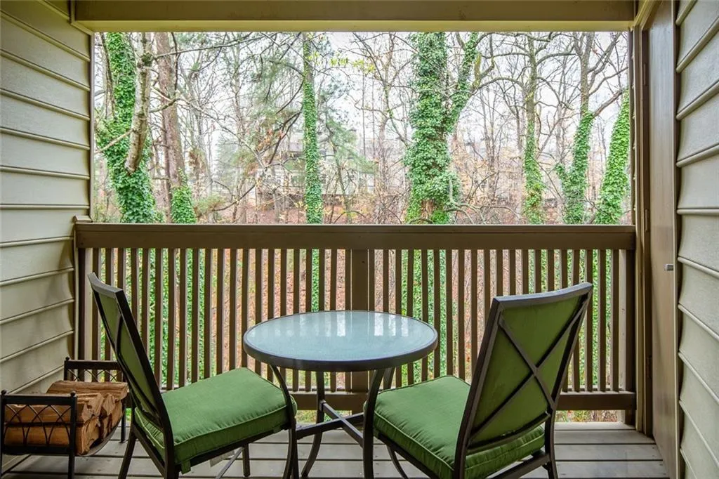 712 Garden Court, Sandy Springs, Georgia 30328, 2 Bedrooms Bedrooms, ,2 BathroomsBathrooms,Residential,Sold,712 Garden Court,6853310