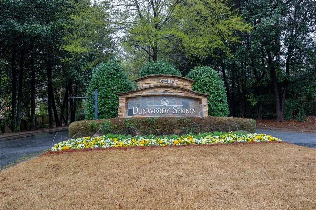 712 Garden Court, Sandy Springs, Georgia 30328, 2 Bedrooms Bedrooms, ,2 BathroomsBathrooms,Residential,Sold,712 Garden Court,6853310