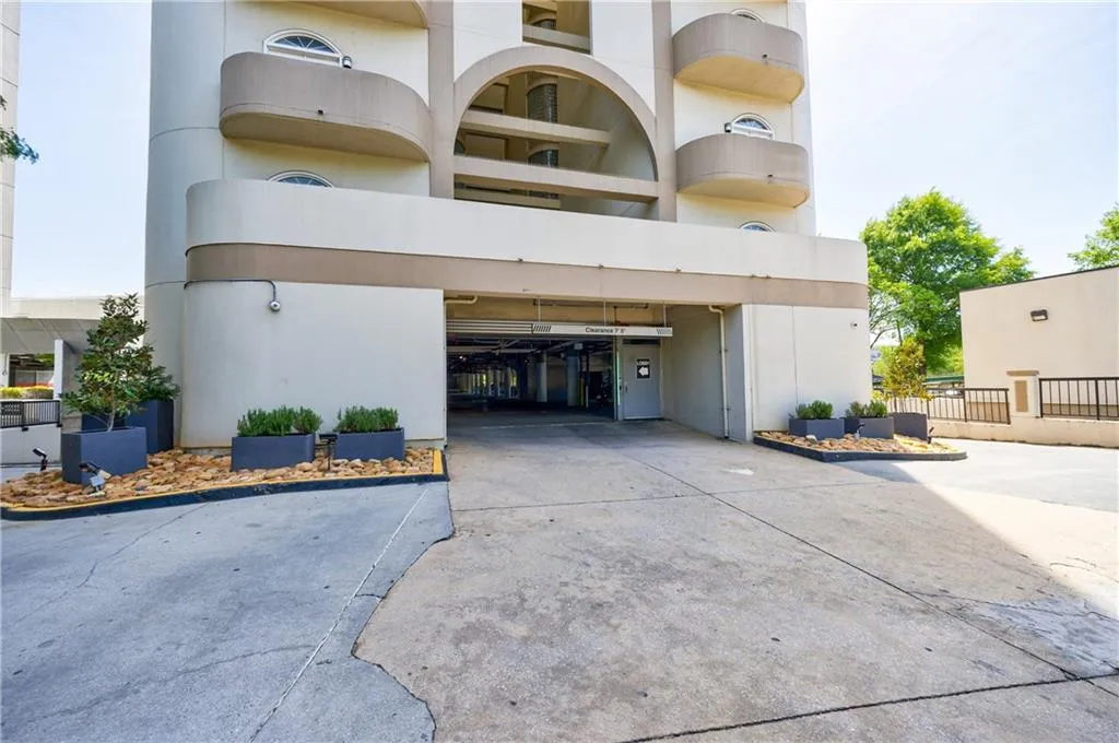 2161 Peachtree Road Ne Unit 907, Atlanta, Georgia 30309, 2 Bedrooms Bedrooms, ,2 BathroomsBathrooms,Residential,For Sale,2161 Peachtree Road Ne Unit 907,7667328