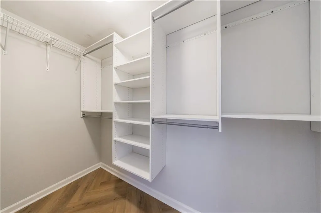 Primary w/ walk-in closet
