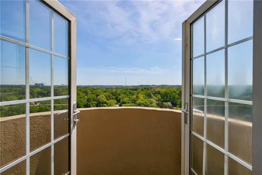 2161 Peachtree Road Ne Unit 907, Atlanta, Georgia 30309, 2 Bedrooms Bedrooms, ,2 BathroomsBathrooms,Residential,For Sale,2161 Peachtree Road Ne Unit 907,7667328