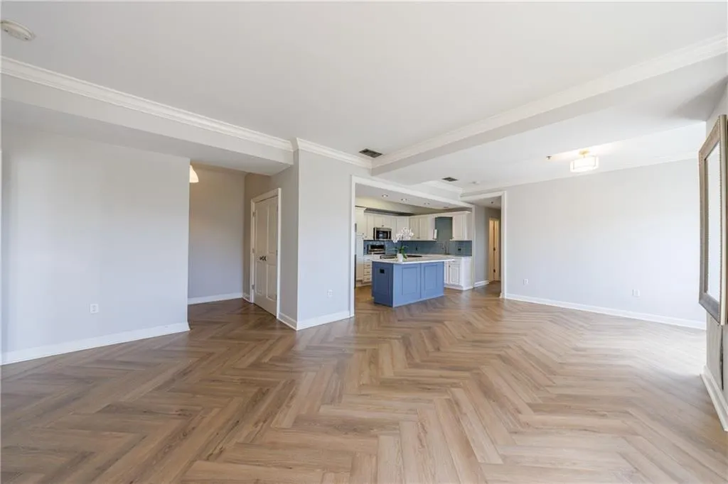 2161 Peachtree Road Ne Unit 907, Atlanta, Georgia 30309, 2 Bedrooms Bedrooms, ,2 BathroomsBathrooms,Residential,For Sale,2161 Peachtree Road Ne Unit 907,7667328