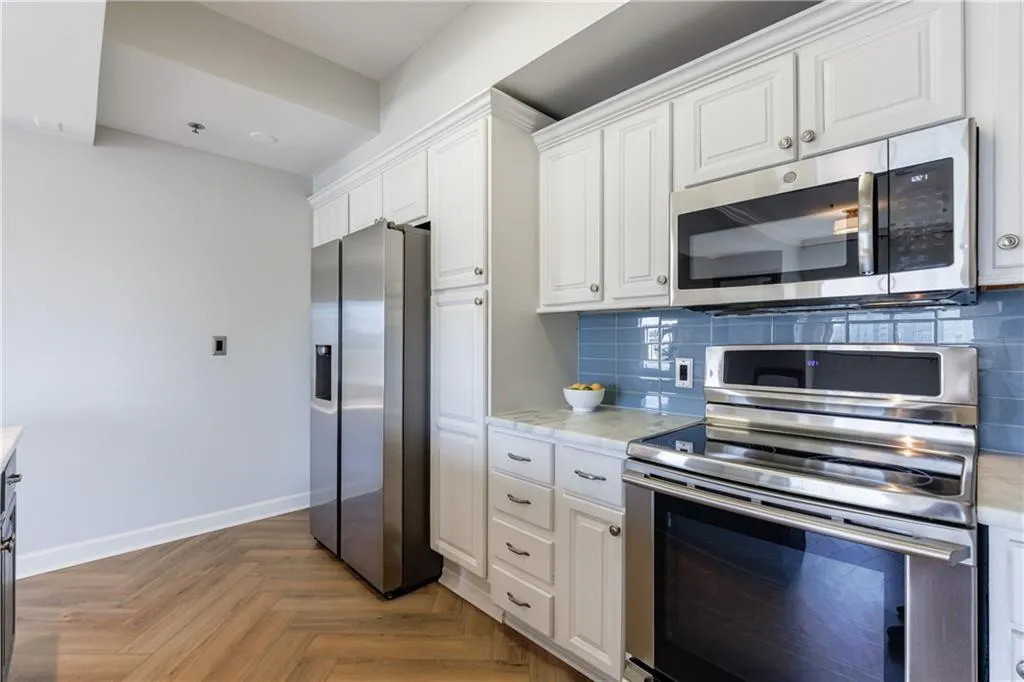 2161 Peachtree Road Ne Unit 907, Atlanta, Georgia 30309, 2 Bedrooms Bedrooms, ,2 BathroomsBathrooms,Residential,For Sale,2161 Peachtree Road Ne Unit 907,7667328