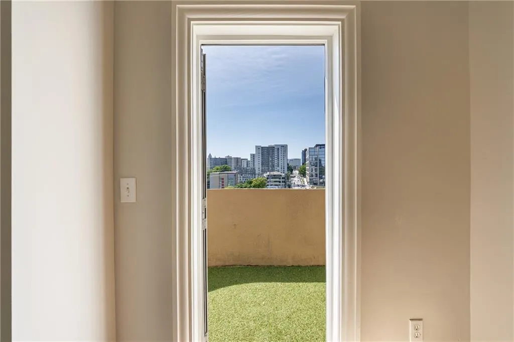 2161 Peachtree Road Ne Unit 907, Atlanta, Georgia 30309, 2 Bedrooms Bedrooms, ,2 BathroomsBathrooms,Residential,For Sale,2161 Peachtree Road Ne Unit 907,7667328