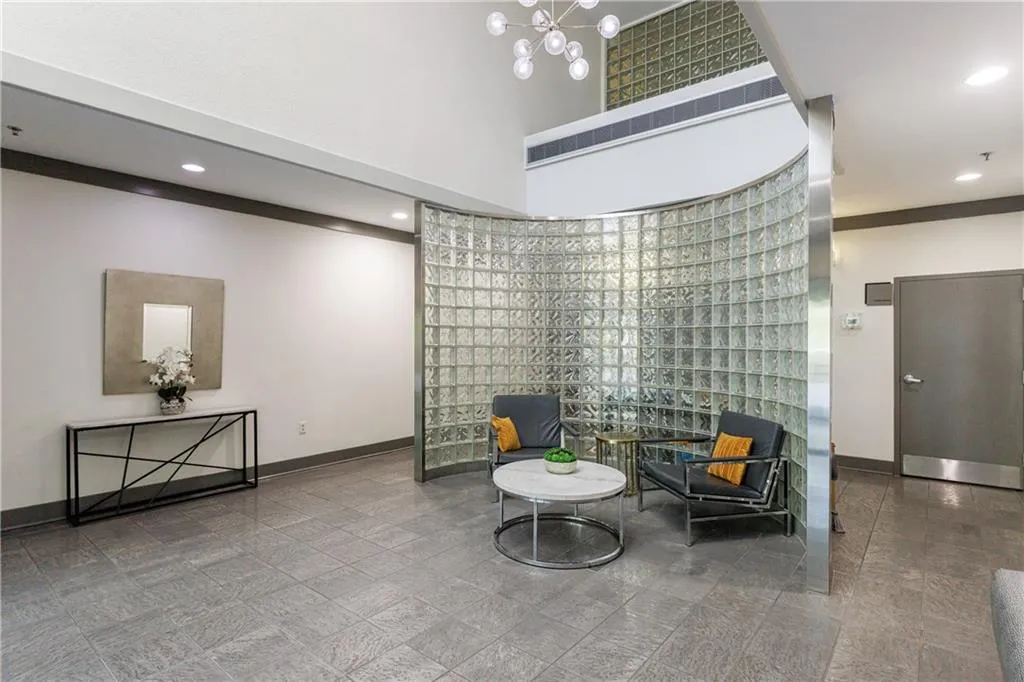 2161 Peachtree Road Ne Unit 907, Atlanta, Georgia 30309, 2 Bedrooms Bedrooms, ,2 BathroomsBathrooms,Residential,For Sale,2161 Peachtree Road Ne Unit 907,7667328